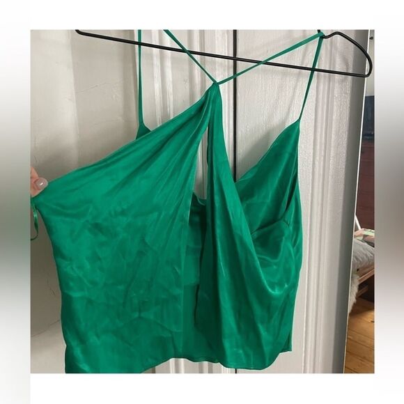 Zara Cropped flowy green satin tank top with open back - Picture 3 of 10